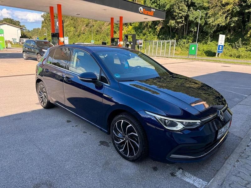 Blau Gebraucht 2022 VW Golf VIII Limousine | 18.900 € (Fairer Preis) - Bild 1/4