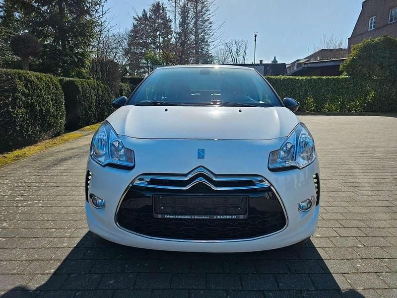 Weiß Gebraucht 2010 Citroën DS3 Sport Chic Limousine | 1.850 € - Bild 1/4