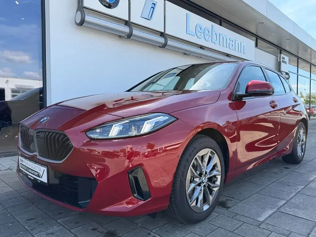 Gebraucht BMW 118 Efficient Dynamics 150 PS (110 kW) 2025 Fire red (metallic) Kleinwagen