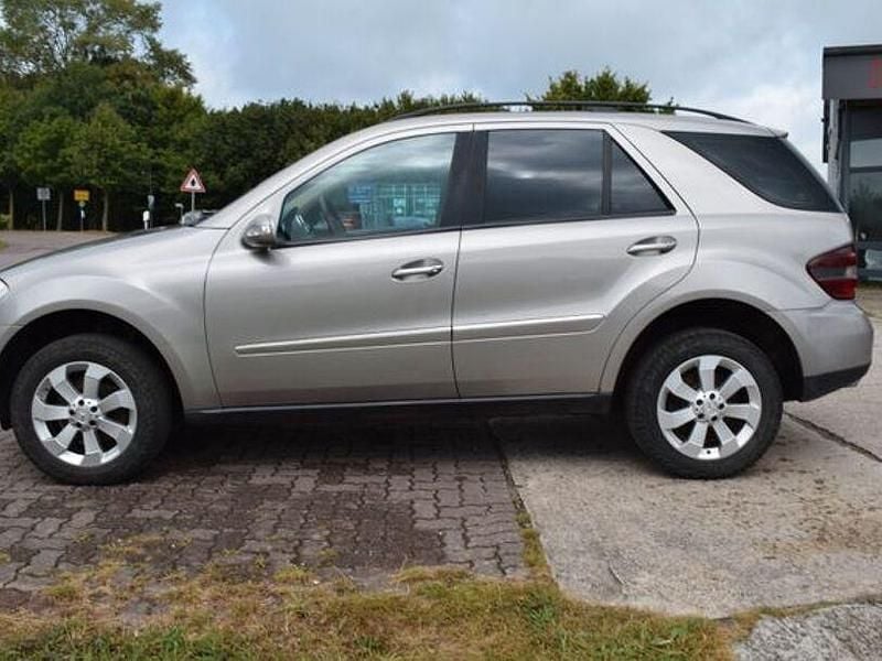 Gebraucht Mercedes ML320 224 PS (164 kW) 2007 Silber SUV