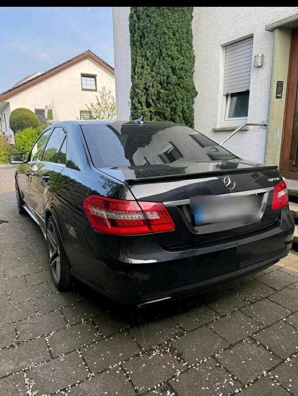 Gebraucht Mercedes E250 204 PS (150 kW) 2012 Schwarz Limousine