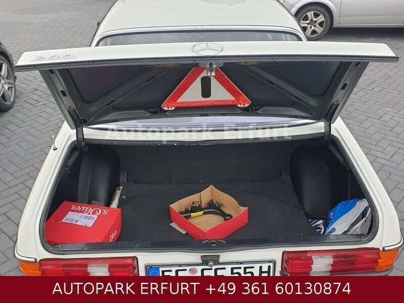 Gebraucht Mercedes 200 109 PS (80 kW) 1984 Weiß Limousine