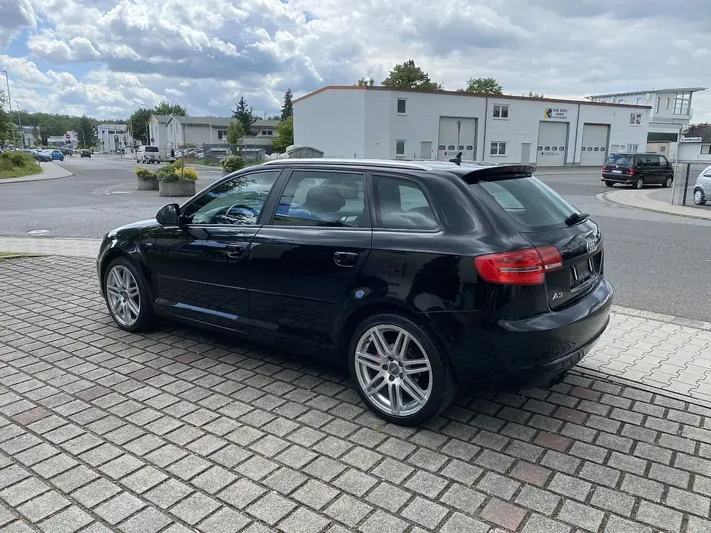 Używany Audi A3 S-Line 125 KM (91 kW) 2010 Czarny Hatchback