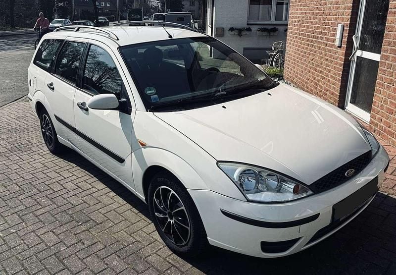 Gebraucht Ford Focus Ambiente 116 PS (85 kW) 2004 Weiß Kombi