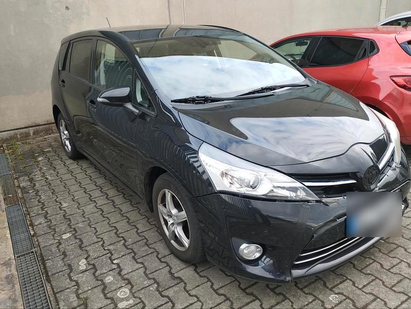 Gebraucht Toyota Verso 112 PS (82 kW) 2015 Schwarz Van / Kleinbus