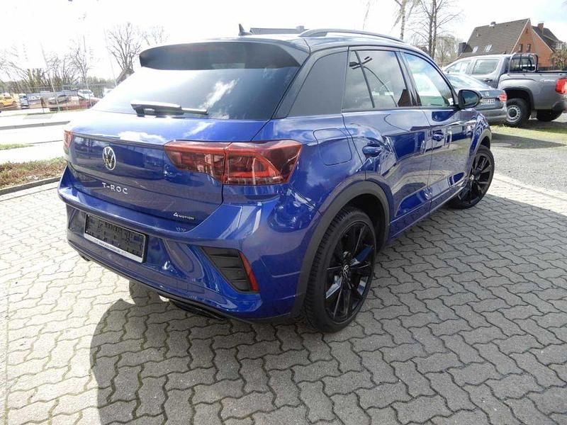 Second-hand VW T-Roc R-line 190 CP (139 kW) 2023 Albastru SUV