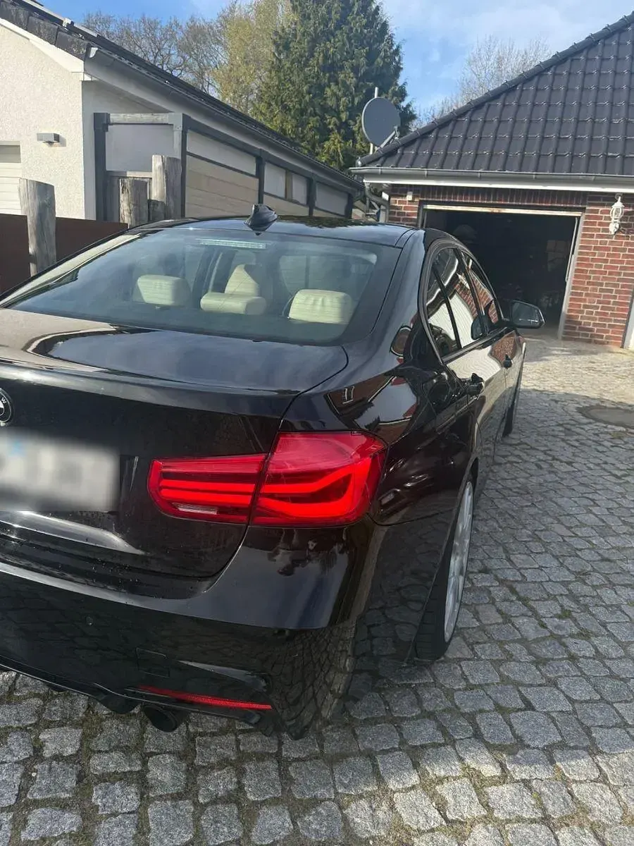 Gebraucht BMW 318 M Sport 136 PS (100 kW) 2017 Schwarz Limousine