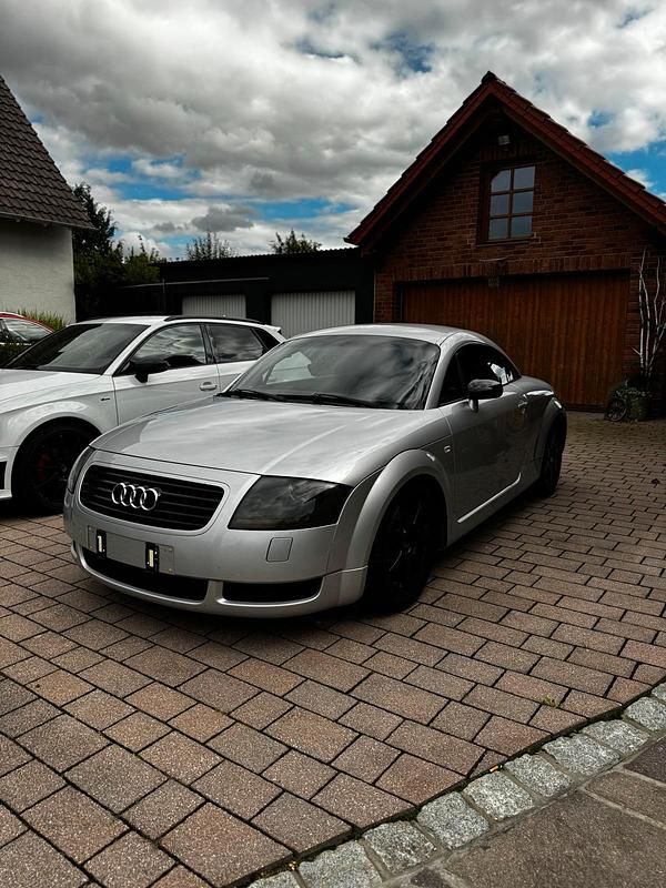 Silber Gebraucht 1999 Audi TT Kleinwagen | 4.350 € (Fairer Preis) - Bild 1/4