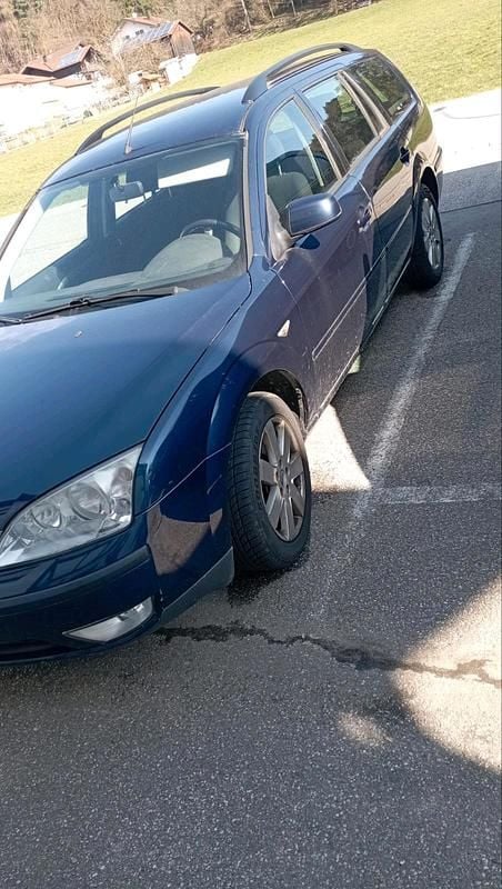 Gebraucht Ford Mondeo 125 PS (91 kW) 2004 Blau Kombi