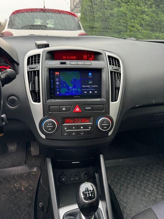 Gebraucht Kia Ceed Attract 90 PS (66 kW) 2011 Silber Kleinwagen