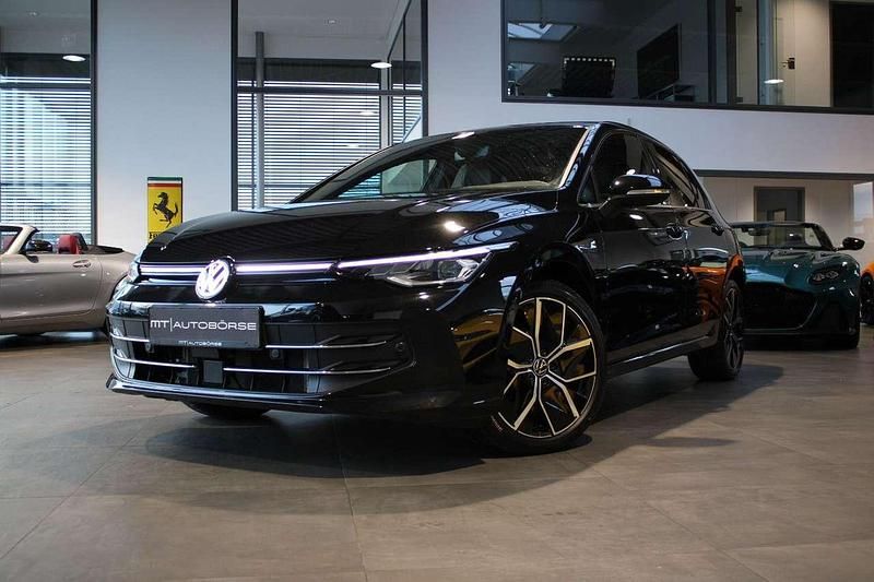 Gebraucht VW Golf VIII Edition 150 PS (110 kW) 2024 Mythos black Limousine