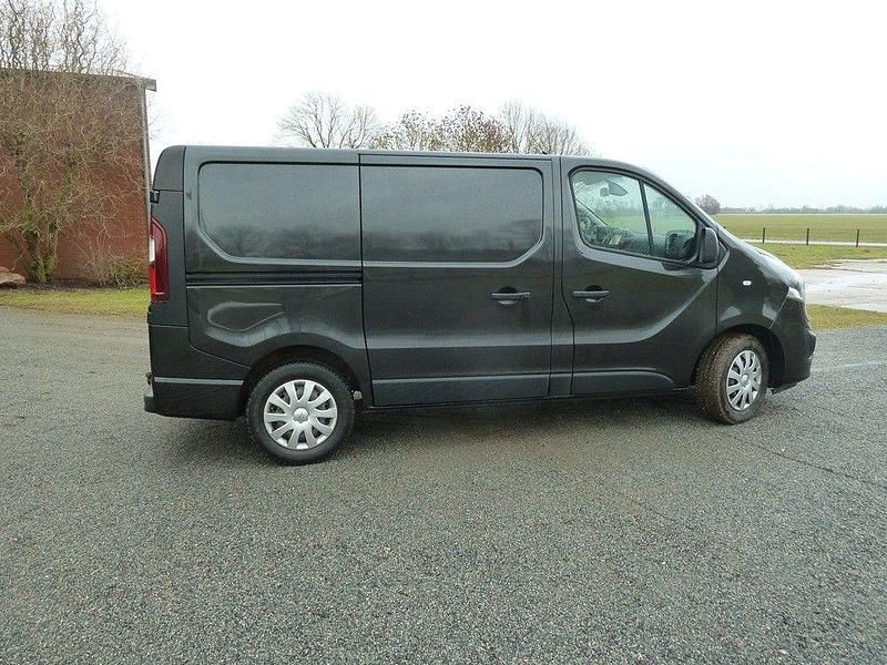 Gebraucht Opel Vivaro 140 PS (102 kW) 2016 Schwarz Van / Kleinbus