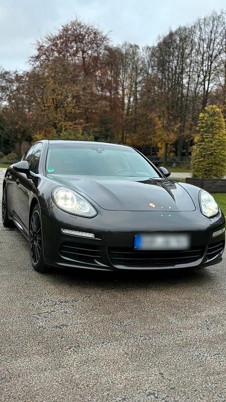 Andere außenfarben Gebraucht 2014 Porsche Panamera Limousine | 34.500 € (Fairer Preis) - Bild 1/4