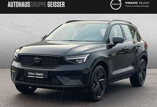 Neu Volvo XC40 Plus 163 PS (119 kW) 2025 Schwarz SUV