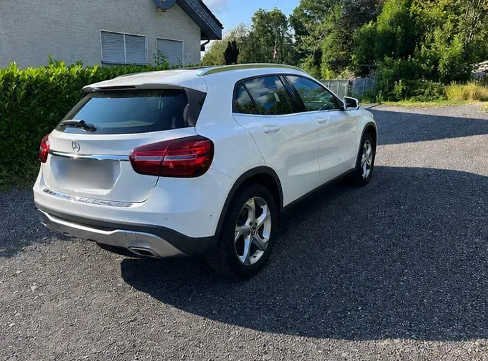 Gebraucht Mercedes GLA180 Progressive 122 PS (89 kW) 2019 Weiß SUV