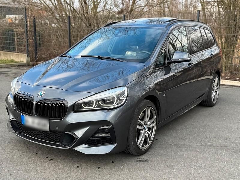 Grau Gebraucht 2018 BMW 220 Gran Tourer M Sport Van / Kleinbus | 15.999 € (Etwas zu teuer) - Bild 1/4