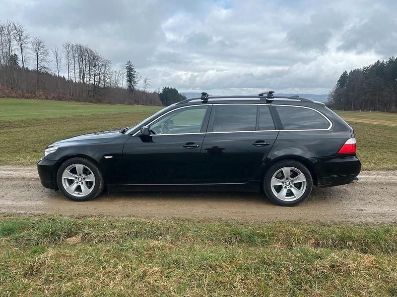 Gebraucht BMW 525 197 PS (144 kW) 2010 Schwarz Kombi