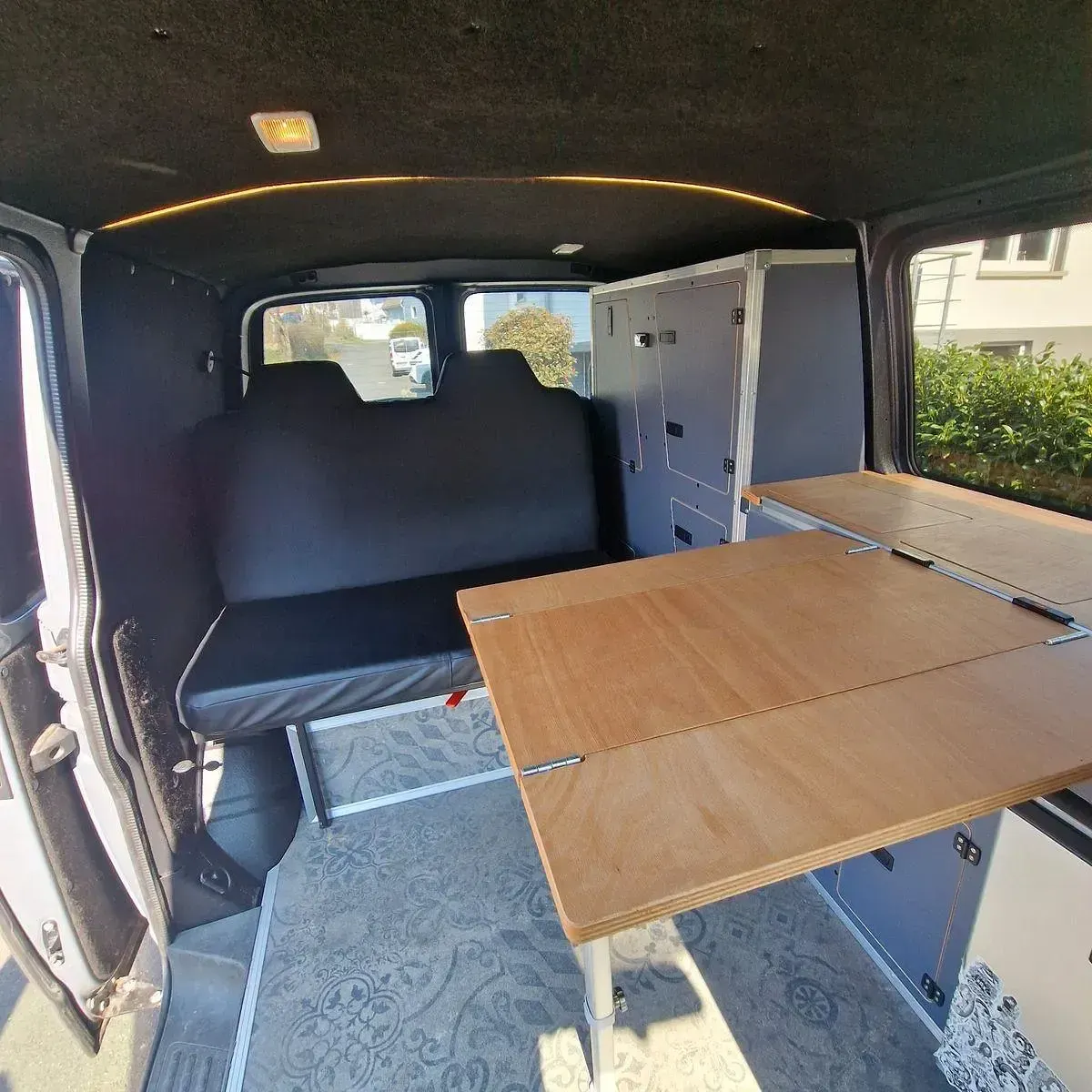 Gebraucht VW Transporter 150 PS (110 kW) 2016 Grau Van