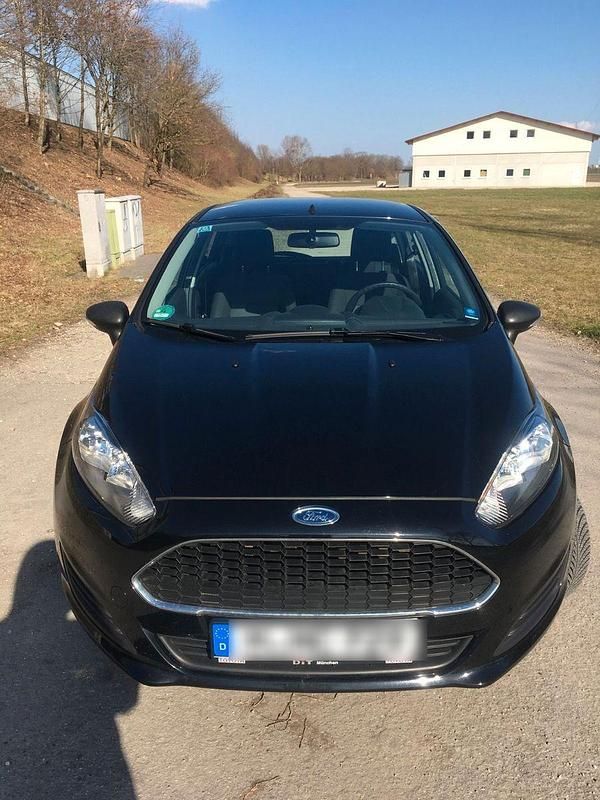 Schwarz Gebraucht 2017 Ford Fiesta Trend Kleinwagen | 6.245 € (Fairer Preis) - Bild 1/4