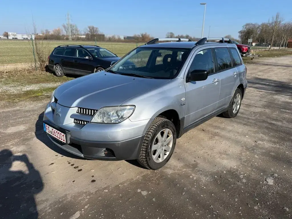Gebraucht Mitsubishi Outlander Invite 136 PS (100 kW) 2005 Cool silver SUV
