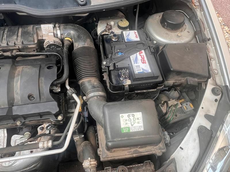 Silber Gebraucht 2004 Peugeot 206 Kombi | 1.400 € - Bild 1/4