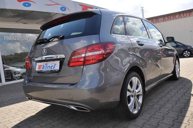 Gebraucht Mercedes B200 136 PS (100 kW) 2018 Grau Van / Kleinbus