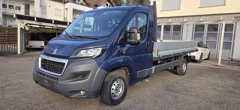 Gebraucht Peugeot Boxer 131 PS (96 kW) 2017 Farbe blau imperial/deckende Van
