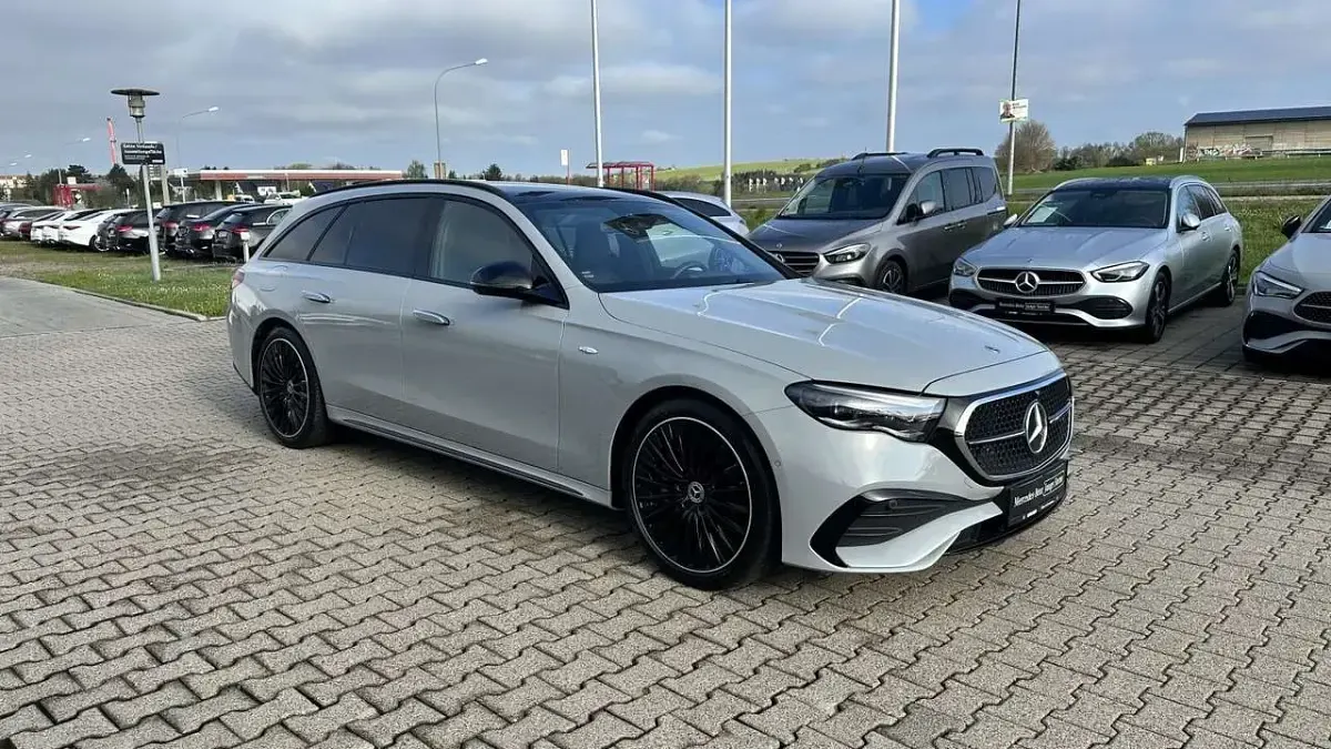 Gebraucht Mercedes E300 AMG 204 PS (150 kW) 2025 Manufaktur lack manufaktur alp Kombi