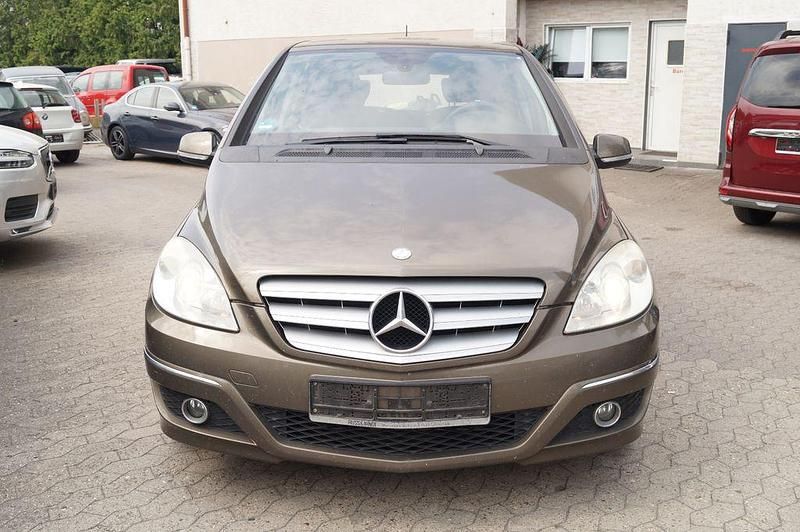 Braun Gebraucht 2009 Mercedes B180 Van / Kleinbus | 2.890 € (Guter Preis) - Bild 1/4