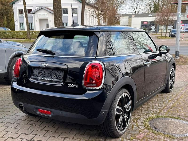 Gebraucht Mini Cooper 136 PS (100 kW) 2018 Midnight black Kleinwagen
