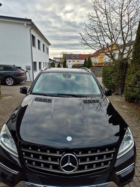 Gebraucht Mercedes ML250 204 PS (150 kW) 2012 Schwarz SUV