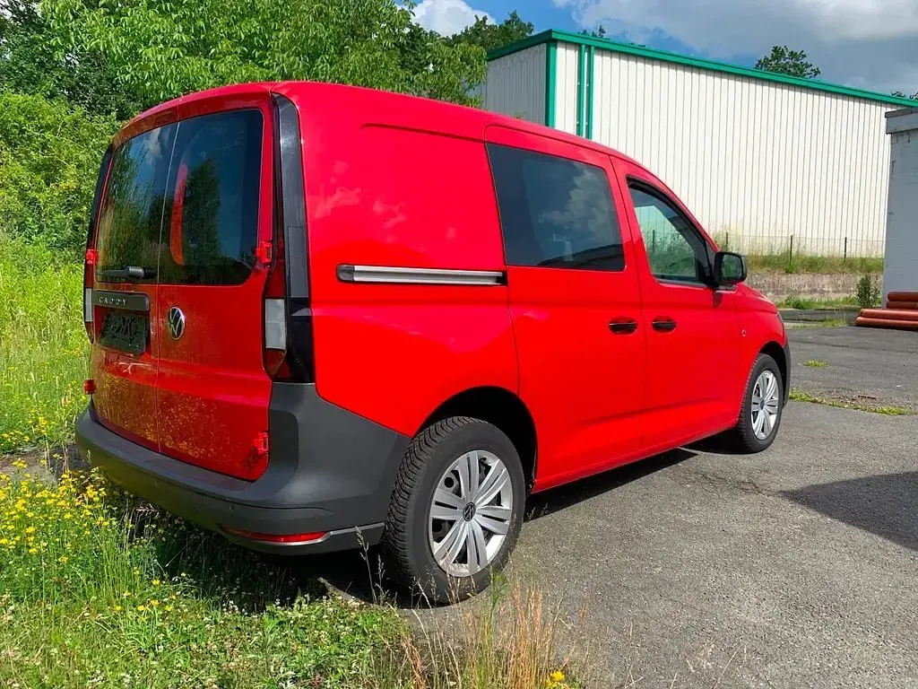 Gebraucht VW Caddy 102 PS (75 kW) 2021 Rot Van / Kleinbus