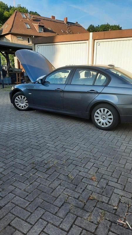Grau Gebraucht 2008 BMW 320 Limousine | 3.900 € (Guter Preis) - Bild 1/4