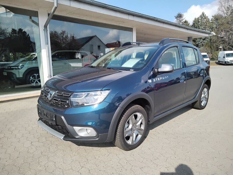Blau Gebraucht 2019 Dacia Sandero Prestige Kleinwagen | 13.490 € - Bild 1/4