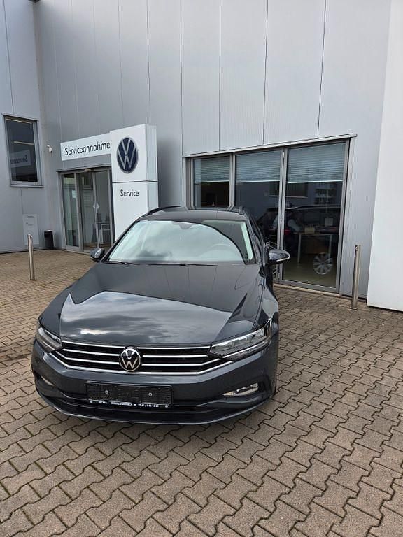 Grau Gebraucht 2020 VW Passat Basis Kombi | 20.890 € (Fairer Preis) - Bild 1/4