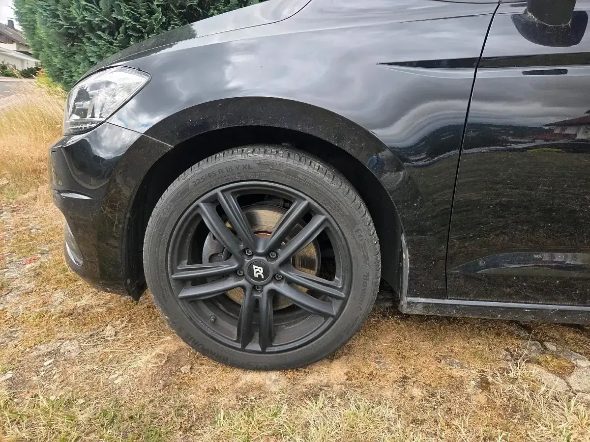 Gebraucht VW Touran 150 PS (110 kW) 2019 Schwarz Van / Kleinbus