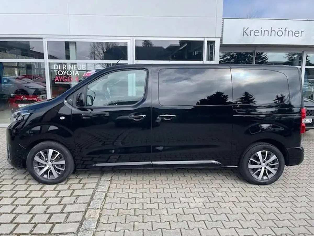Gebraucht Toyota Proace Verso Team 177 PS (130 kW) 2022 Graphitschwarz met. Kombi