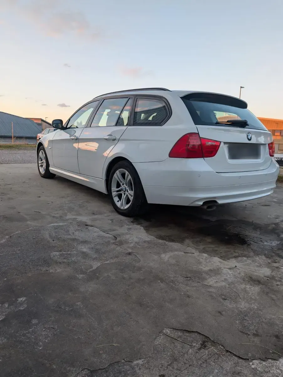 Gebraucht BMW 318 143 PS (105 kW) 2012 Weiß Kombi