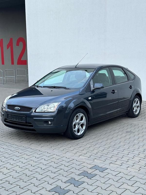 Gebraucht Ford Focus Ghia 125 PS (91 kW) 2007 Grau Kleinwagen