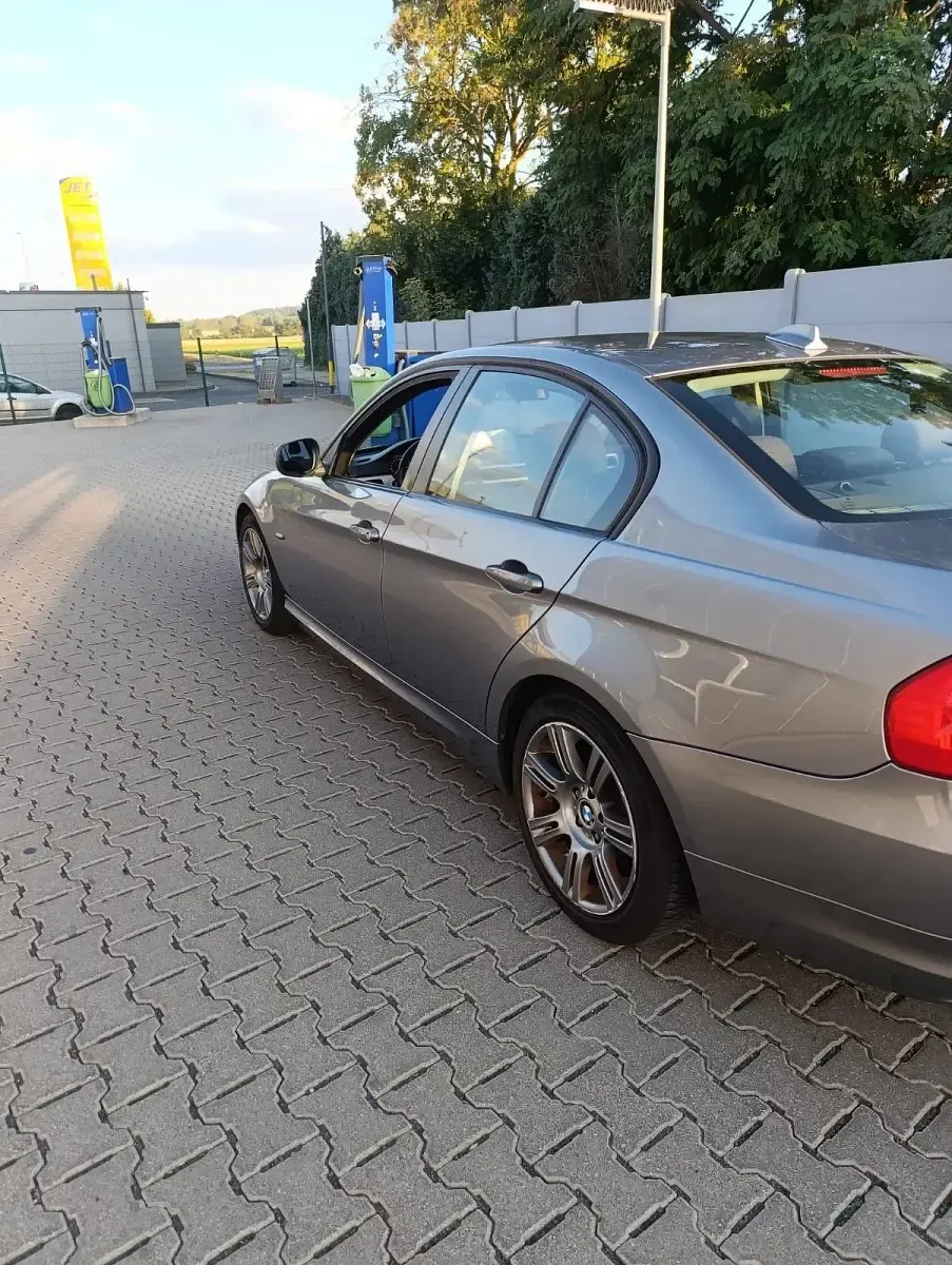 Gebraucht BMW 318 143 PS (105 kW) 2008 Grau Limousine