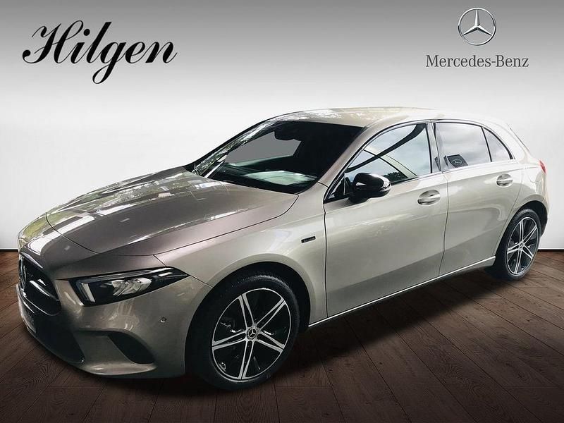 Silber Gebraucht 2020 Mercedes A250 Progressive Limousine | 24.850 € (Fairer Preis) - Bild 1/4