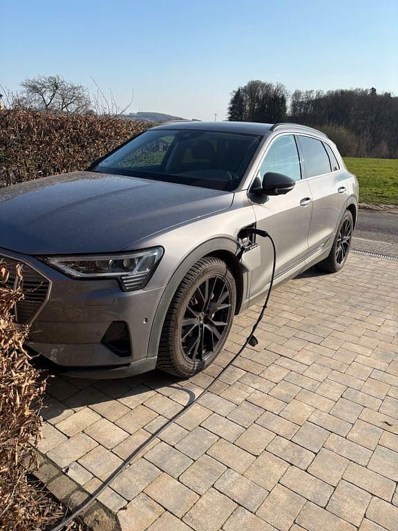 Gebraucht Audi e-tron 230 kW (313 PS) 2022 Grau SUV