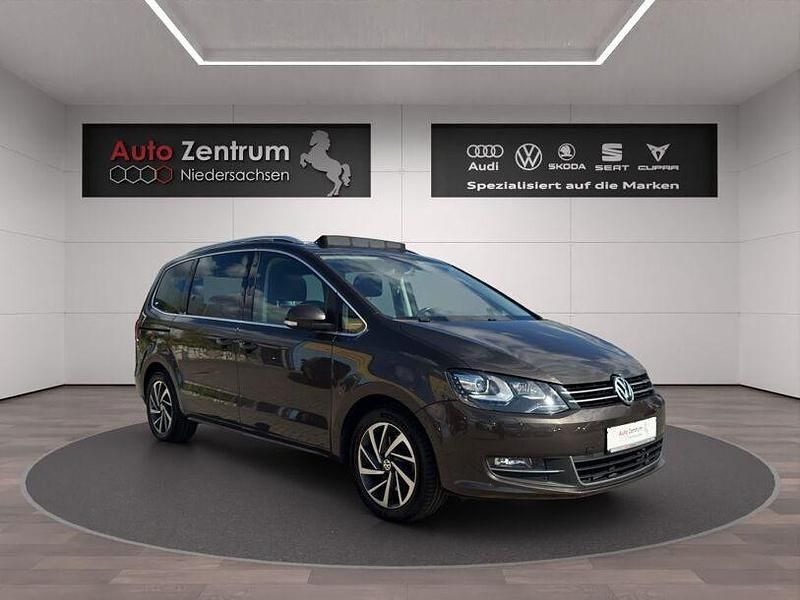 Braun Gebraucht 2014 VW Sharan Highline Van / Kleinbus | 17.970 € (Teuer) - Bild 1/4