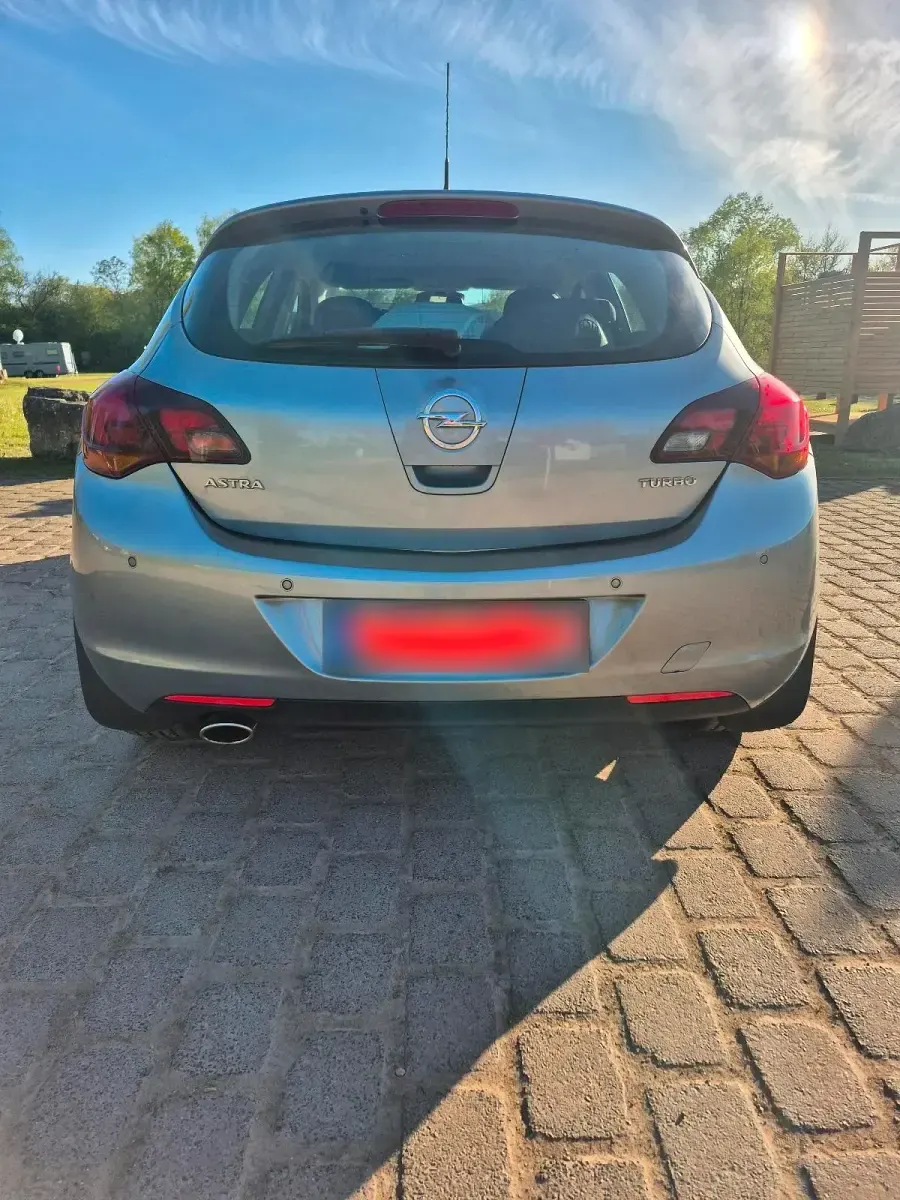 Gebraucht Opel Astra 140 PS (102 kW) 2012 Limousine