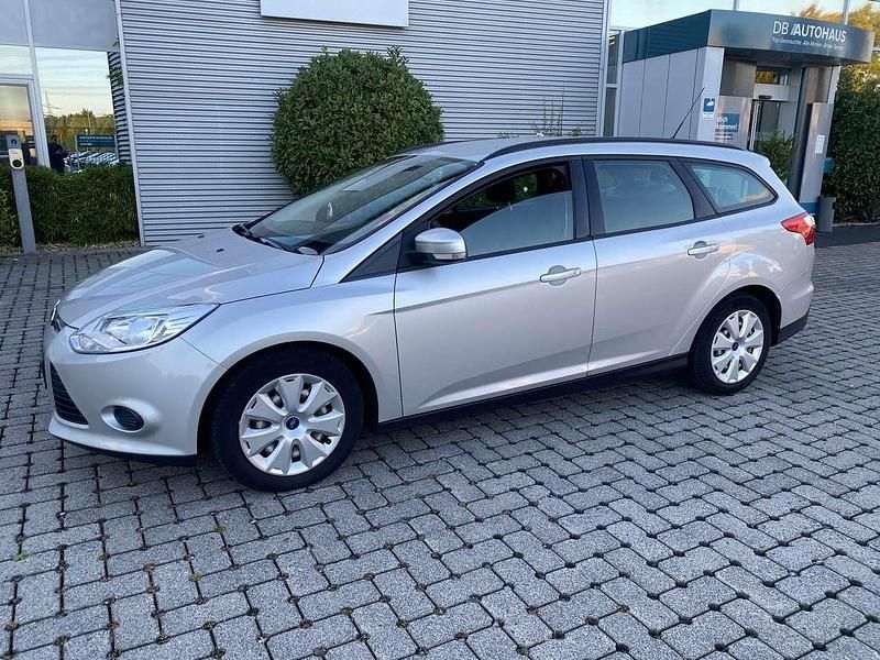 Polarsilber metallic Gebraucht 2014 Ford Focus Trend Kombi | 5.500 € (Fairer Preis) - Bild 1/4