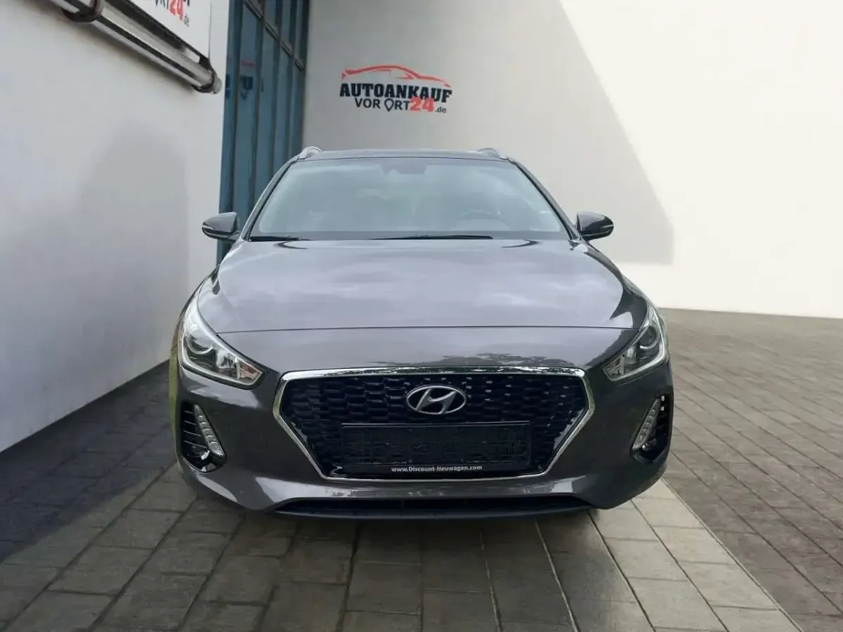 Gebraucht Hyundai i30 Trend 140 PS (102 kW) 2018 Moon rock Kombi