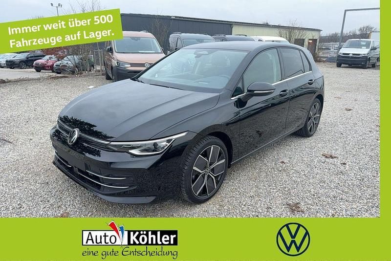 Grenadillschwarz metallic Neu 2025 VW Golf Style Limousine | 47.660 € - Bild 1/3