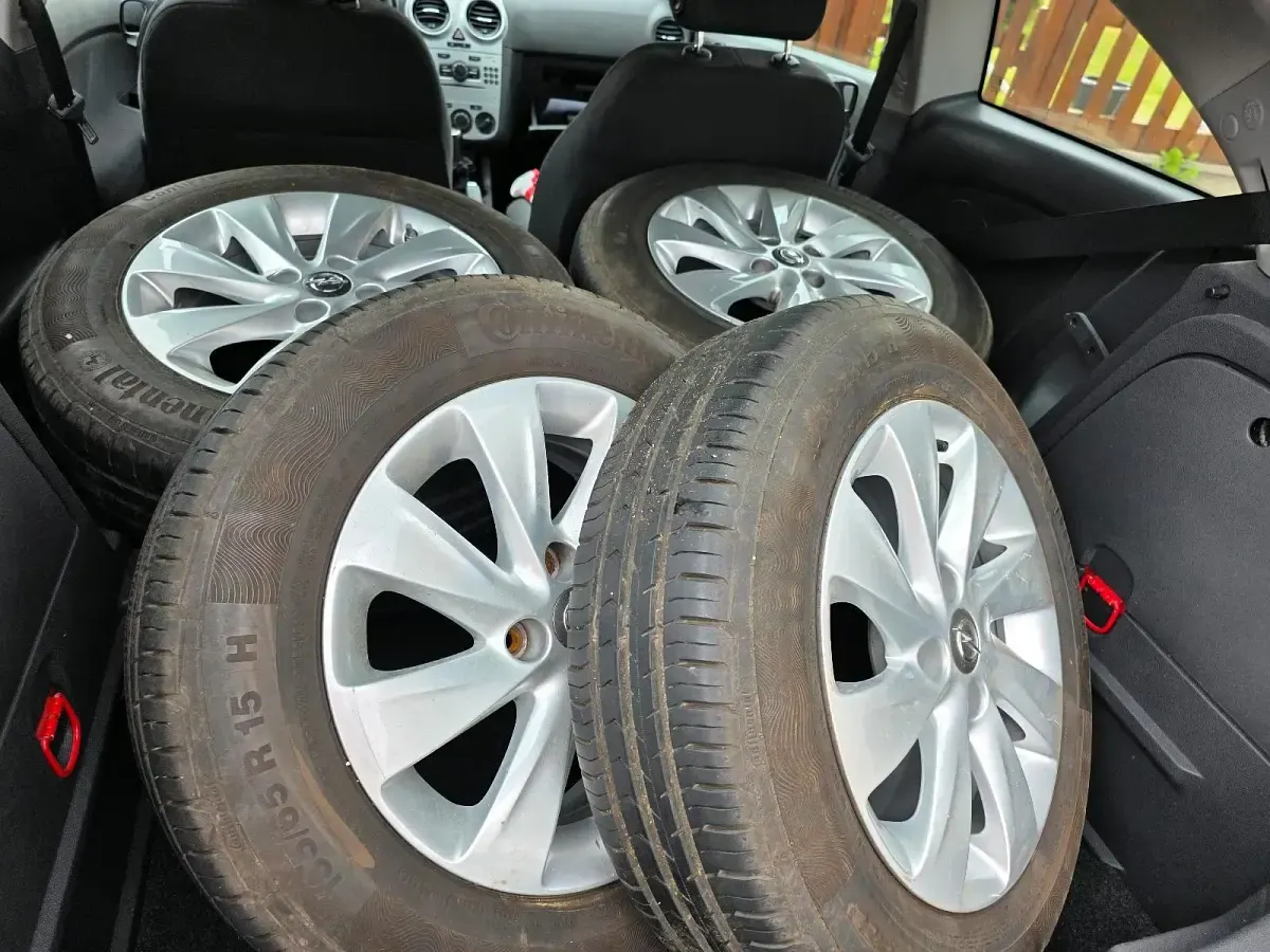 Używany Opel Corsa 101 KM (74 kW) 2013 Czerwony Hatchback