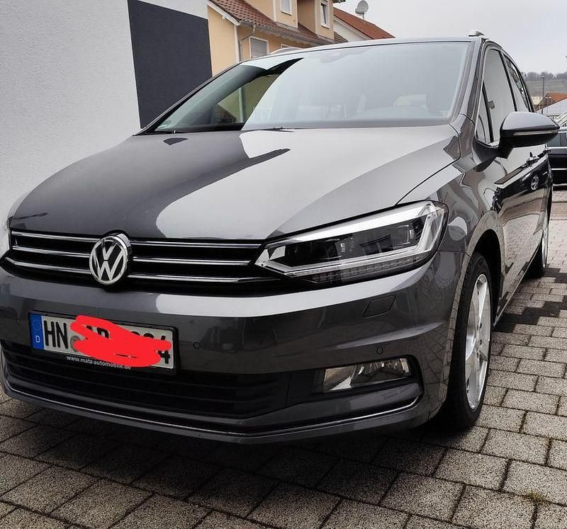 Grau Gebraucht 2015 VW Touran Highline Van / Kleinbus | 18.695 € (Etwas zu teuer) - Bild 1/4