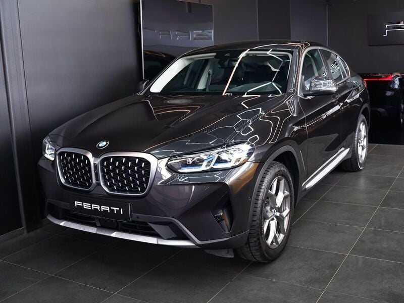 Grau Gebraucht 2024 BMW X4 Performance SUV | 45.900 € - Bild 1/4